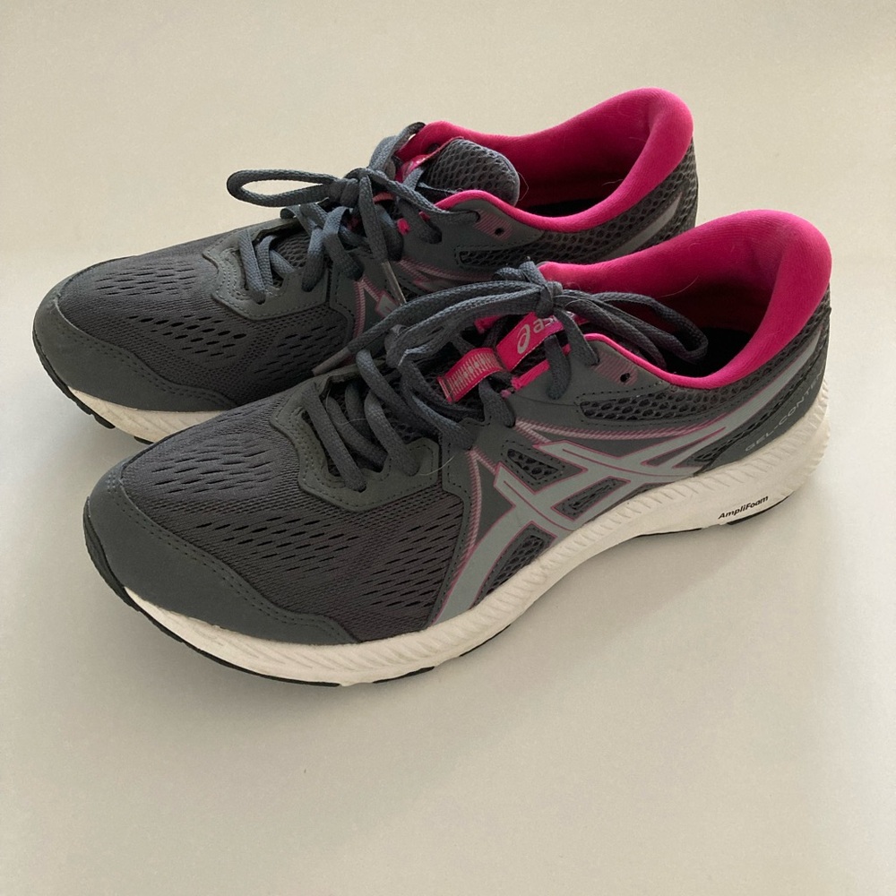 ASICS Women's Gel Contend 7 in charcoal and magenta